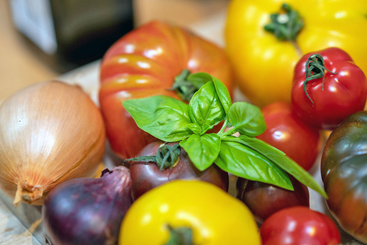 Die frischen Zutaten für die selbstgemachte Tomatensoße