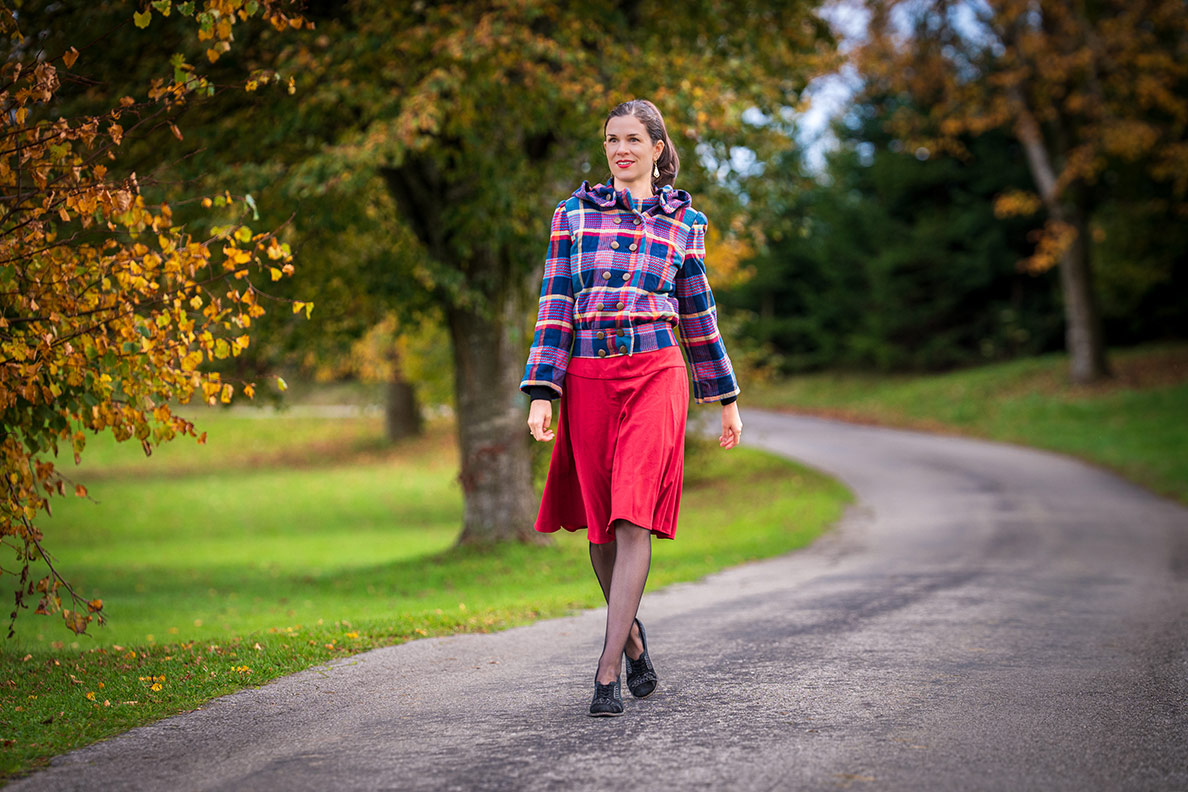 RetroCat with swing skirt and blouson in a 40s look