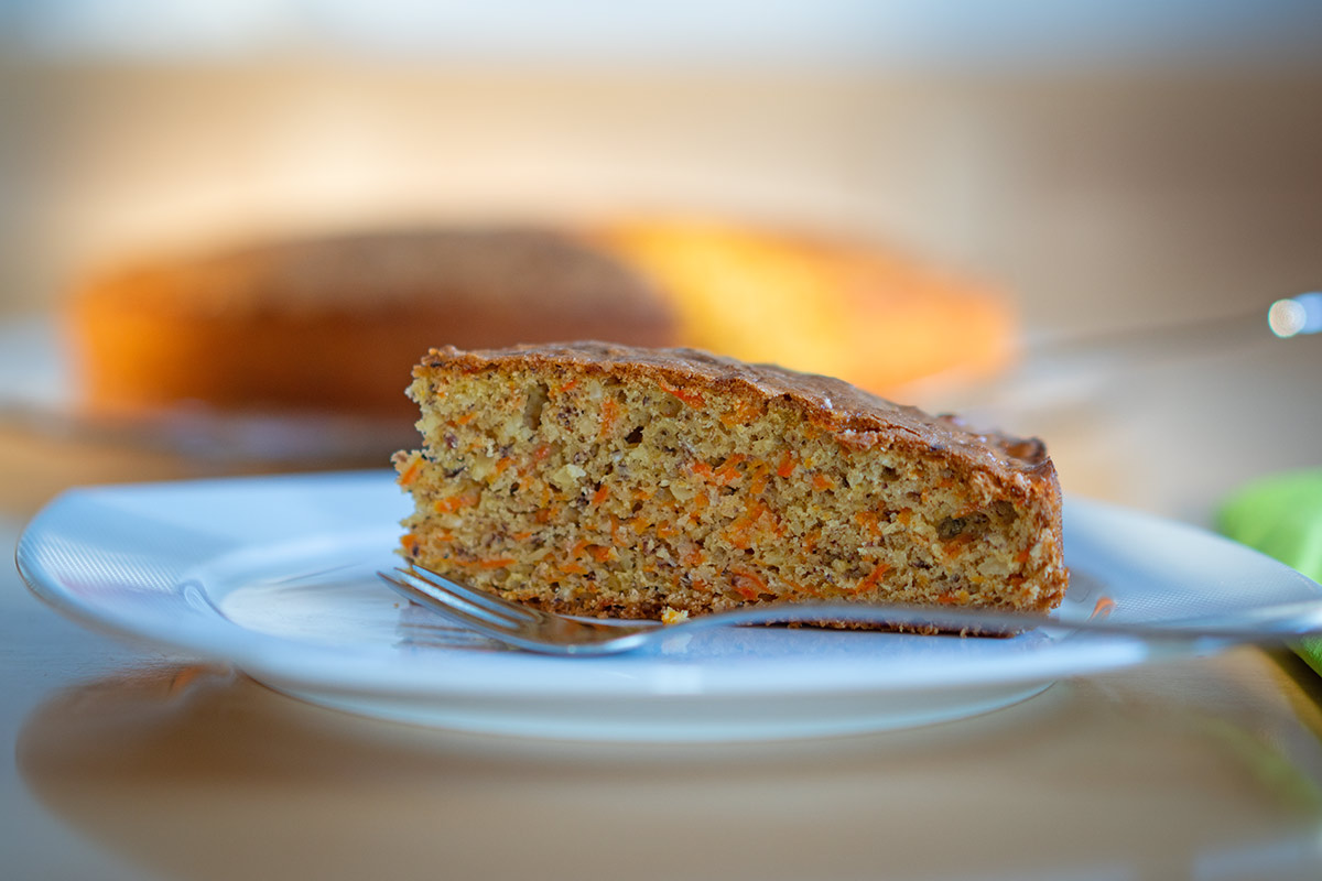 Saftiger Karottenkuchen – einfach, nussig & unwiderstehlich lecker!