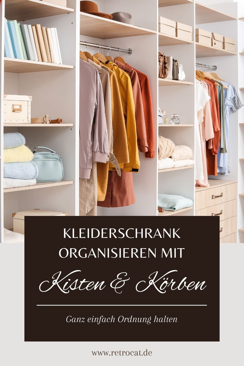 Kisten und Körbe sorgen für mehr Ordnung im Kleiderschrank und Regalen