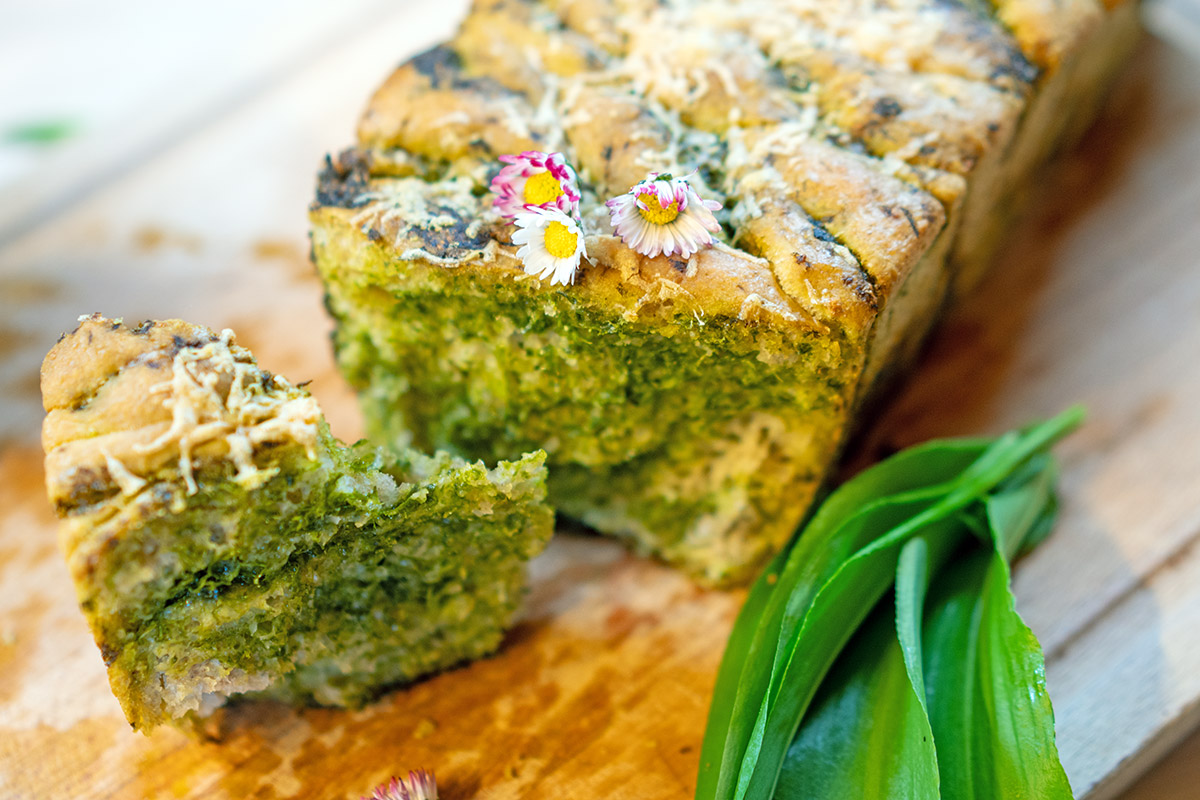 Super leckeres Bärlauchbrot mit Parmesankruste