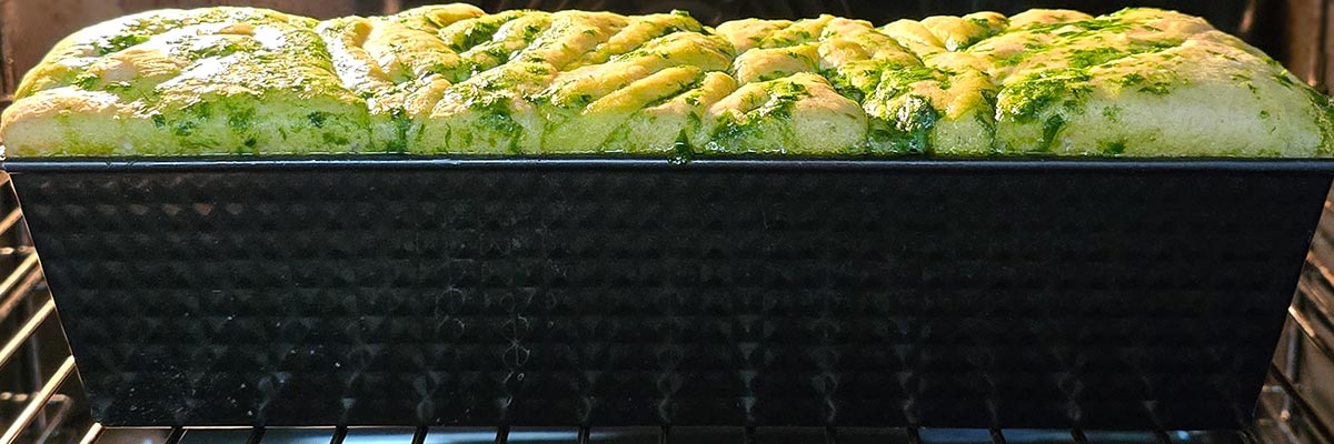Ein herzhaftes Bärlauchbrot zum Zupfen im Ofen