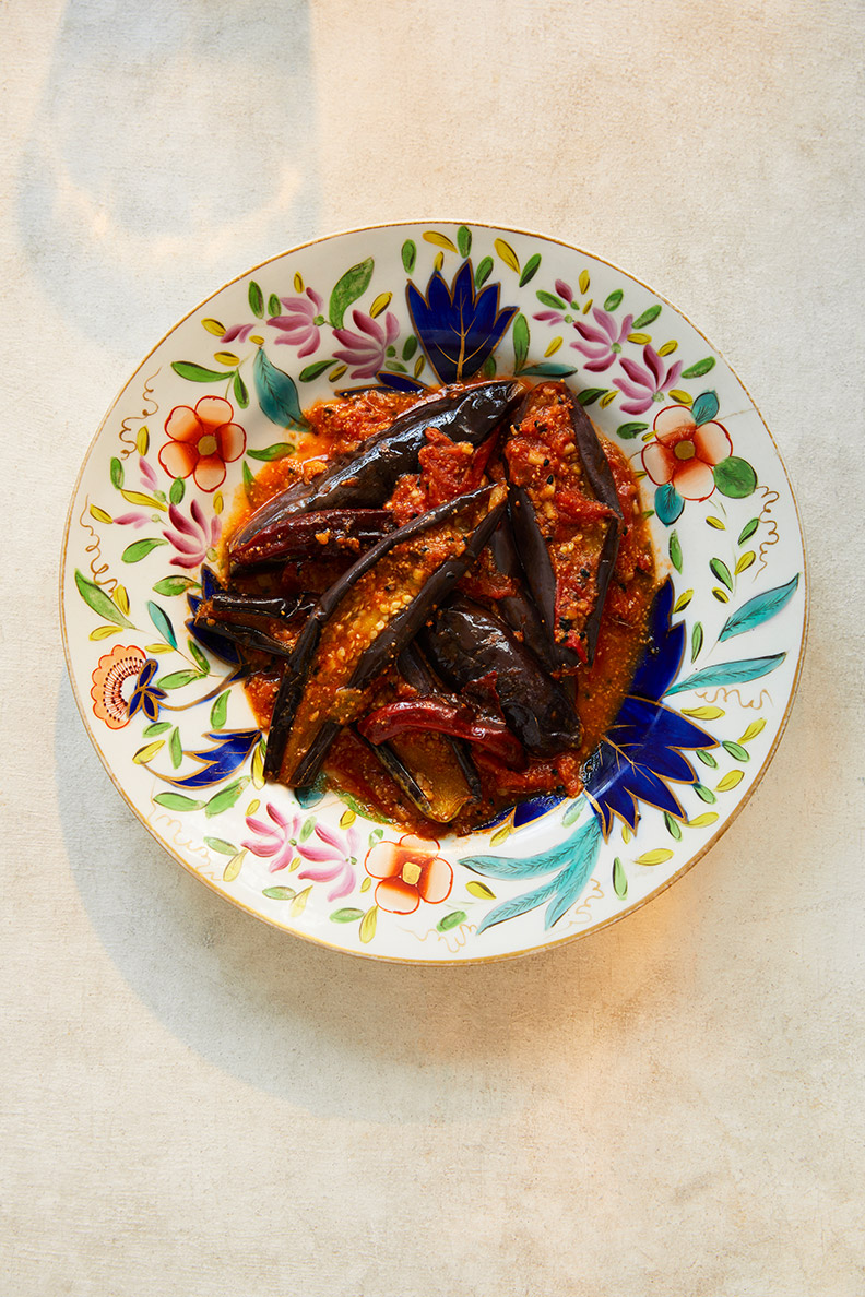 Indisches Rezept: Aubergine mit Mohn aus dem Kochbuch "Monsoon" von Asma Khan