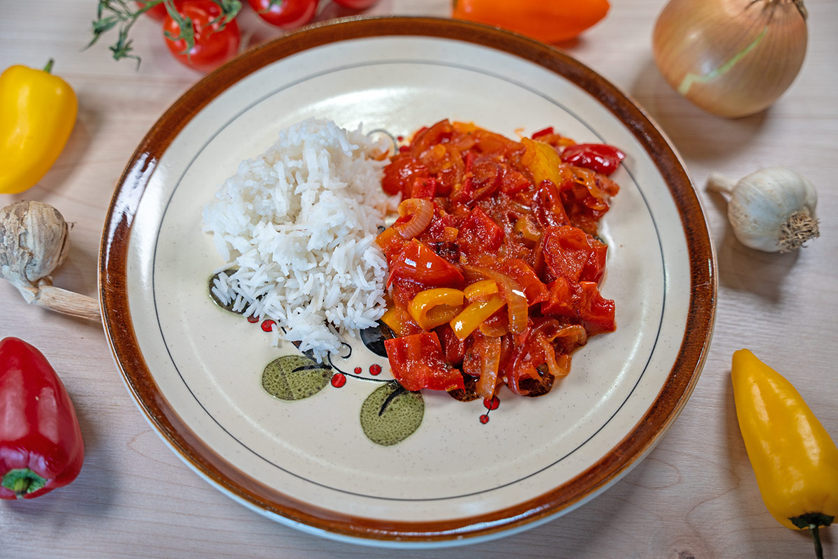 Sataraš – Tomaten-Paprika-Eintopf: Einfach, frisch & voller Geschmack