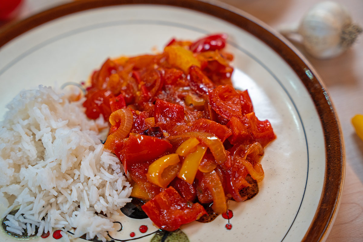 Sataraš: Ein leichter Gemüse-Eintopf mit Paprika und Tomaten aus Kroatien - Rezept