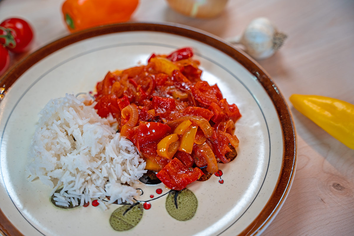 Sataraš Rezept: Eine Beilage aus Tomaten, Paprika und Zwiebeln