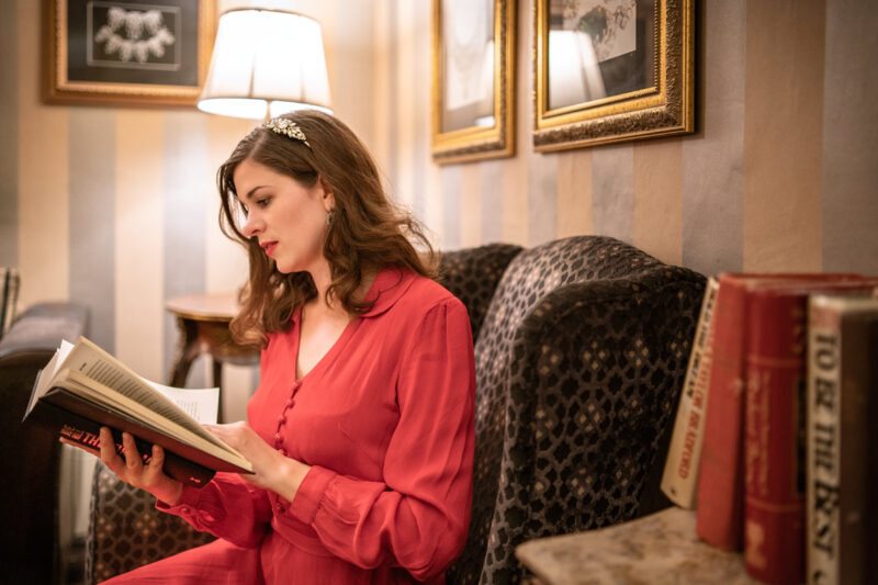 Slow living in everyday life: reading instead of scrolling