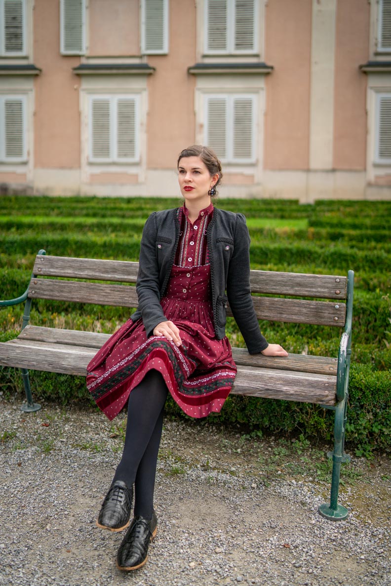 Dirndljacke: RetroCat in einem schlichten und eleganten Janker zum Trachtenkleid