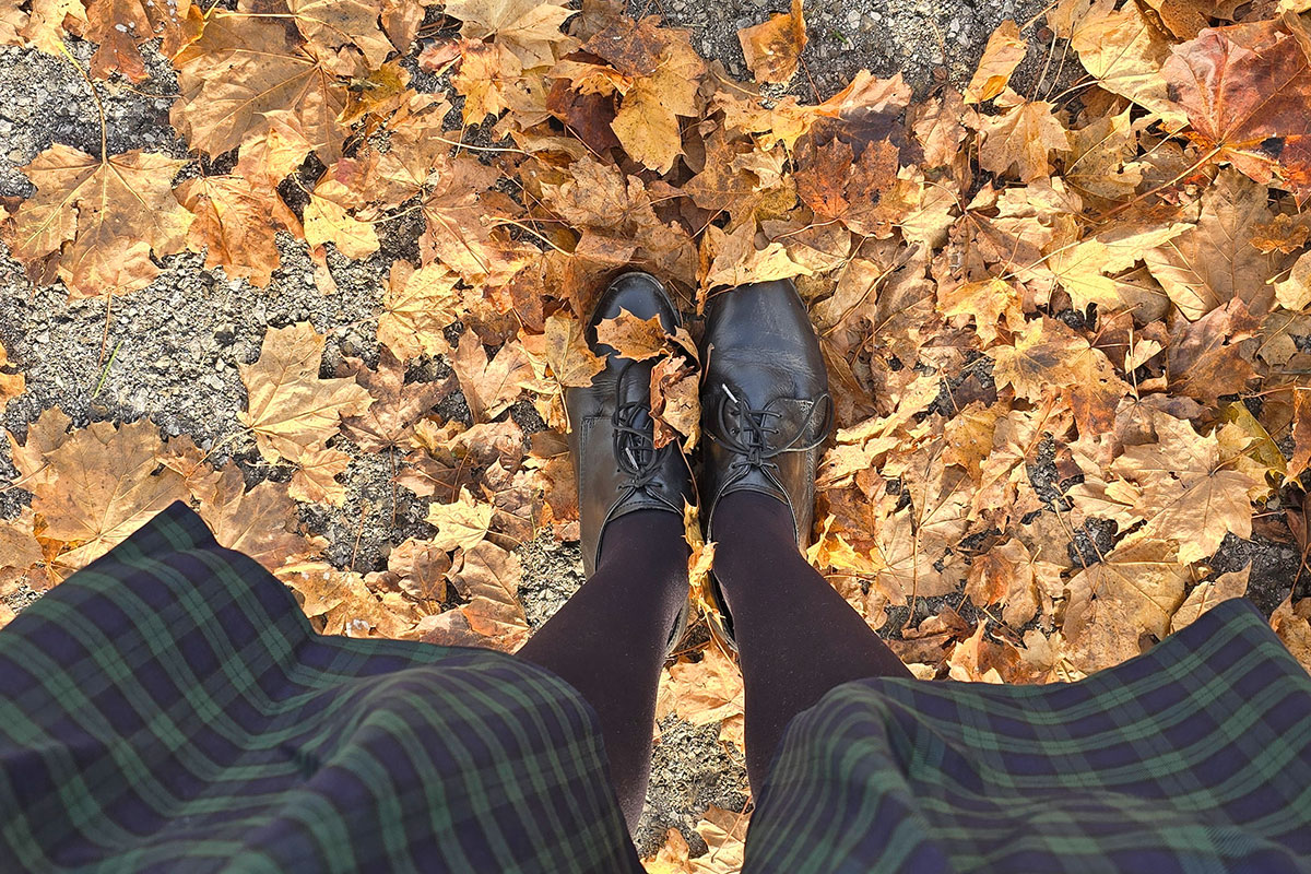 Cottagecore im Herbst: Ein Spaziergang durchs bunte Laub
