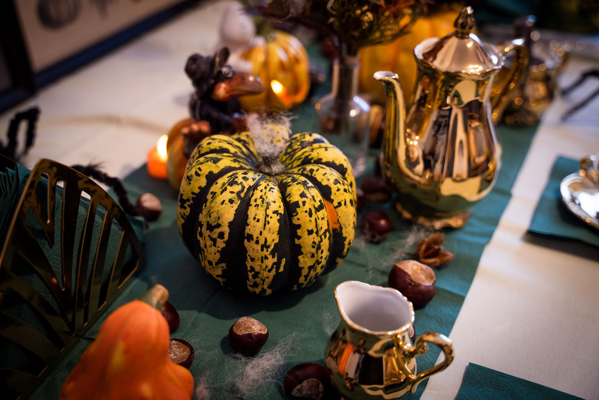 An autumnally decorated table with a teapot and pumpkins - perfect for a reading evening<br>