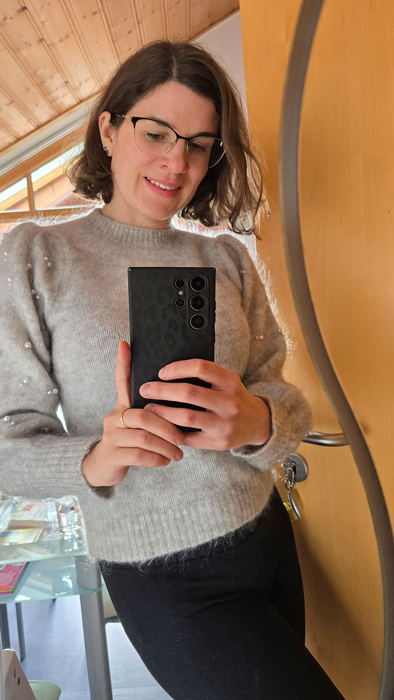 RetroCat wearing a grey Sweater from Sezane