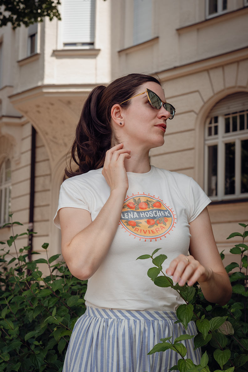 RetroCat mit Cat-Eye-Sonnenbrille von Dita Eyewear zum Pferdeschwanz
