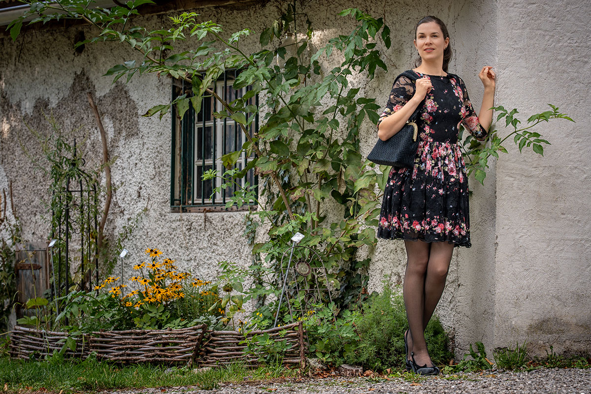 RetroCat with a handbag by Nadja Christner and a rose dress